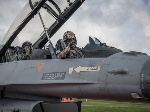 Ще три F-16 прибули до Румунії для навчання українських пілотів
