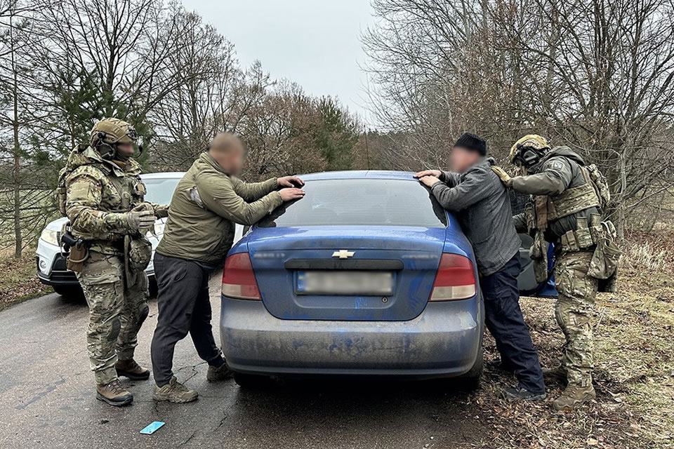 Злочинці розкрадали аеропорт на Чернігівщині