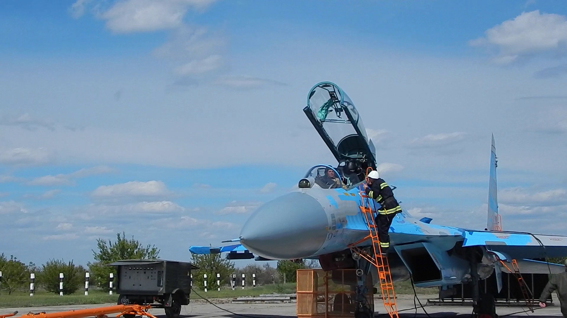 В Миргороде военные авиаторы провели пожарно-тактические учения. Фото.