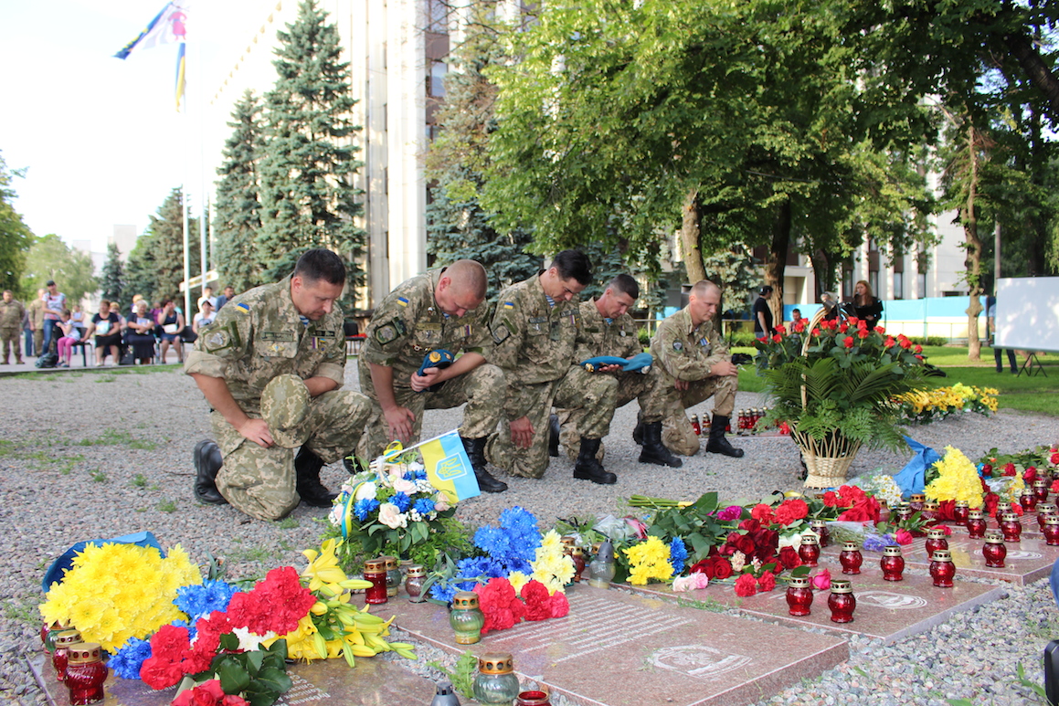 В Днепре почтили память погибших в сбитом над Луганском военно-транспортном самолете Ил-76