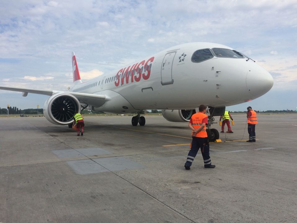 Аэропорт Борисполь принял самолет нового поколения Bombardier CS300 (фото)