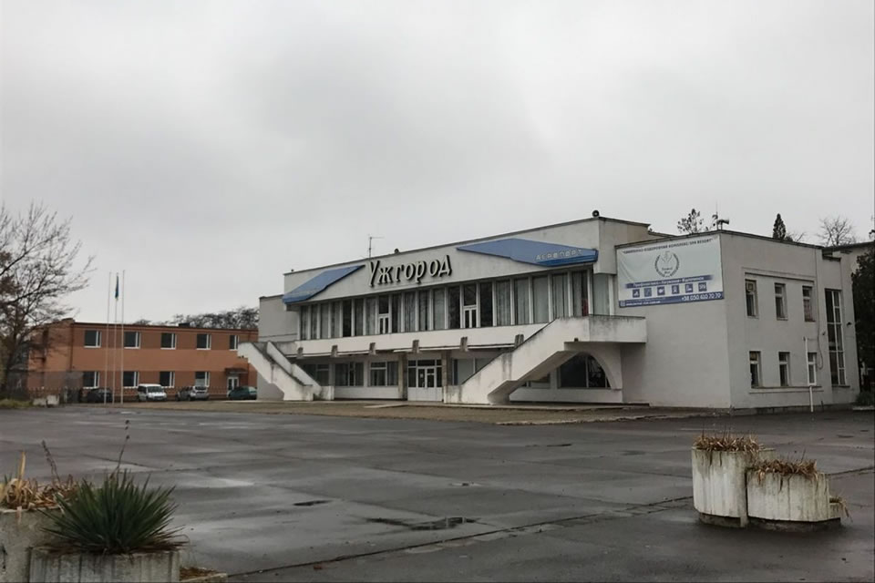 Працівниця Ужгородської міської ради продала частину земель аеропорту
