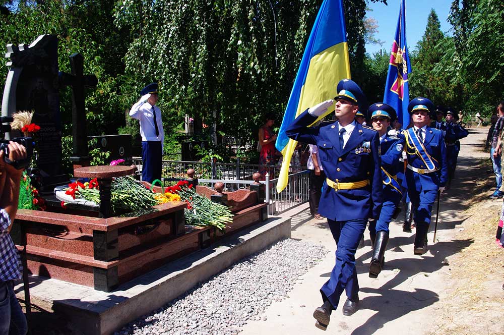 В Одессе установлен памятник в честь легенды украинской военной авиации генерал-лейтенанта Василия Никифорова