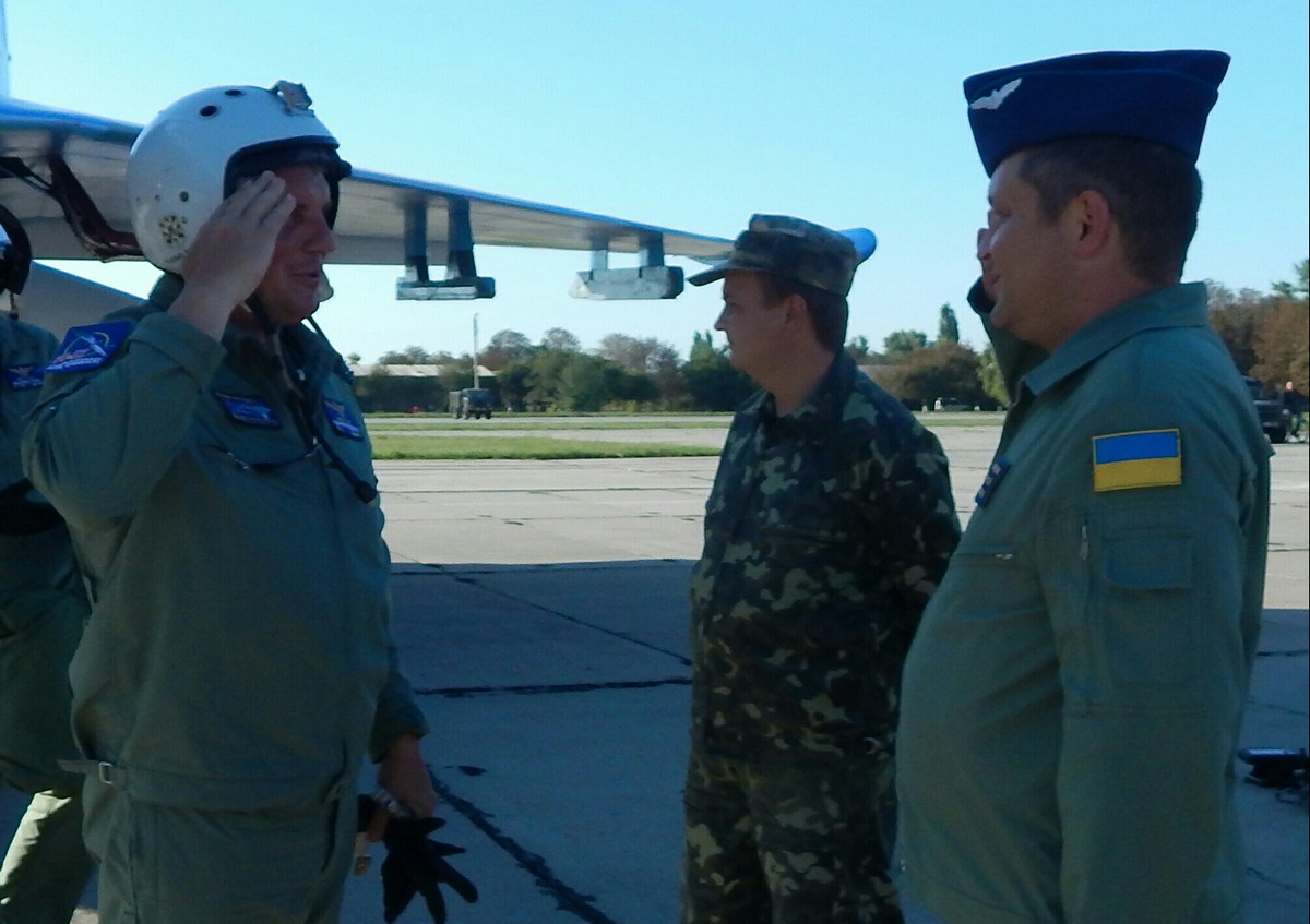 Украинского военного летчика признали лучшим во время международного авиапоказа CIAF-2016 в Чехии (фото, видео)