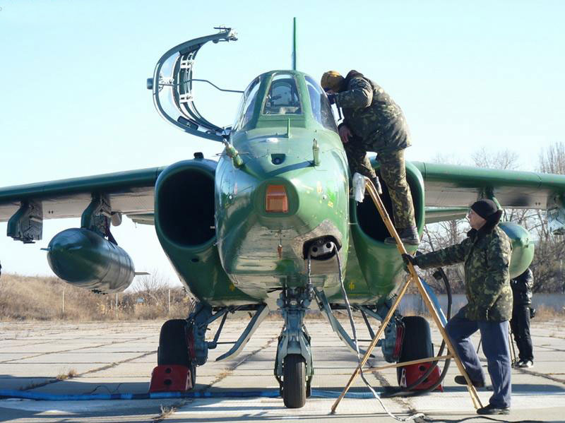 В Запорожье прошли контрольные полеты очередной партии модернизированных самолетов Су-25М1